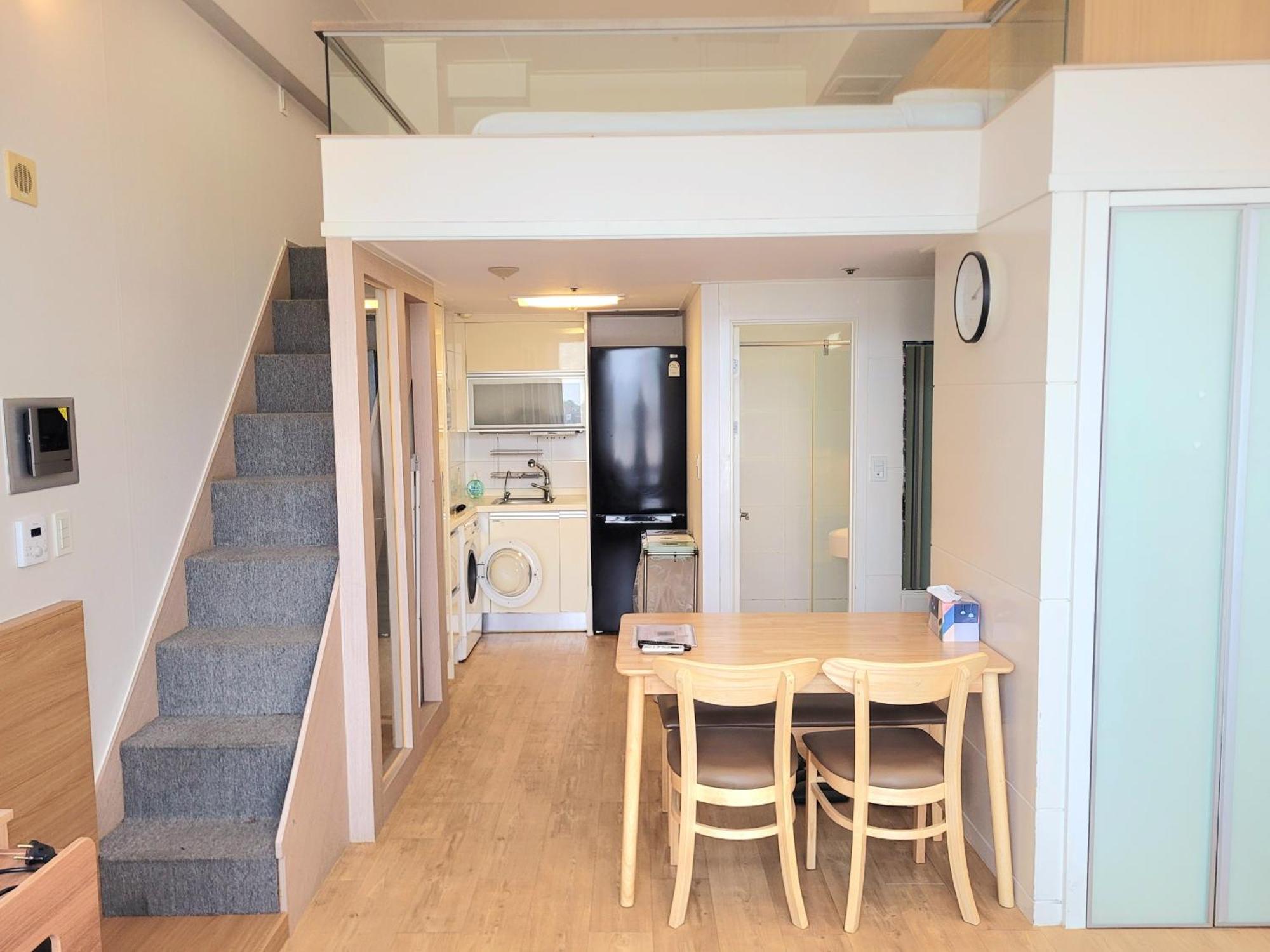 Apartemen Travel House